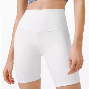 White Align 8 inch LULULEMON Short🤍